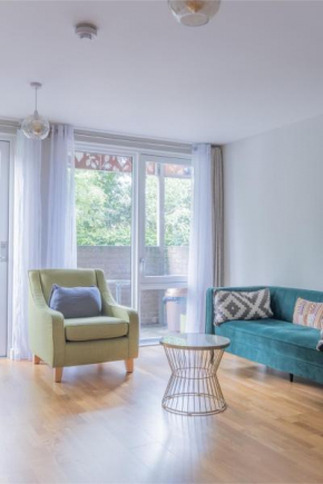 Brand New London Flat with Car Park